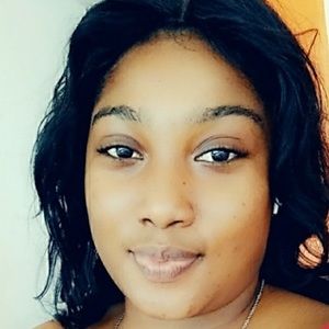 Meet your Posher, Charline